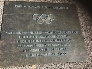 AfD_Kranzniederlegung_Olympiaattentat_1972_3